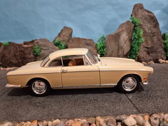 Prodam model 1:18 BMW 503 - 3