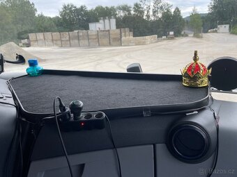 Prodám stolek Renault T Range - 3