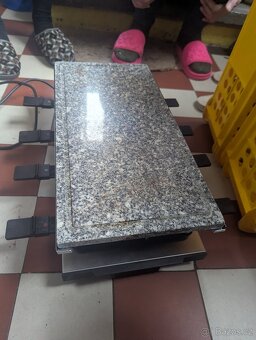 Zahradní gril s mramorovou deskou - 3