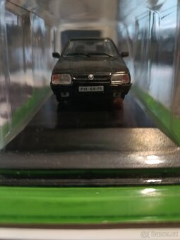 Škoda Favorit black line DeAgostini - 3