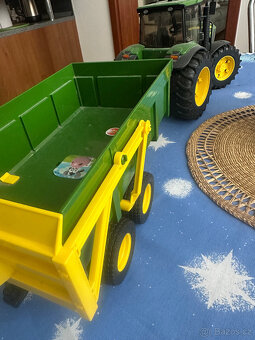 Bruder traktor s vlekem. - 3