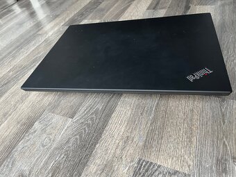 Lenovo ThinkPad T490 - 3