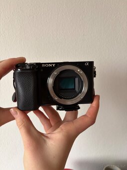 Sony A6100 a příslušenství - 3