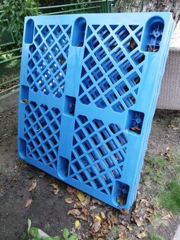 Palety plastové - 3