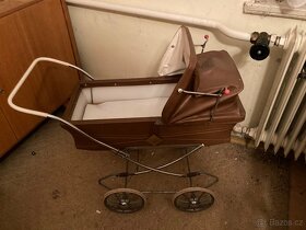 Starý kočárek pro panenky - 3