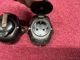 Staré bakelitové zásuvky - 3