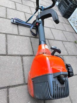 Křovinořež / strunová sekačka / vyžínač / Oleo-Mac 720 - 3