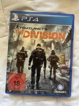 PlayStation 4, dokovací stanice s větrákem. 1 TB - 3
