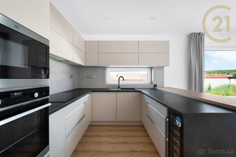 Moderní rodinný dům 6+kk s nadstandardním vybavením - 3