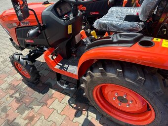 traktor / malotraktor s výkonem 26 koní, 4x4 na SPZ - 3