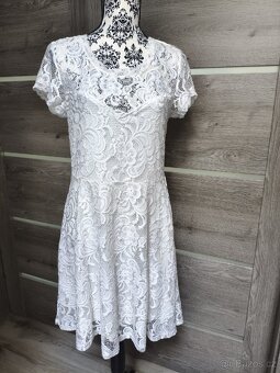 Bílé krajkové koktejlové šaty 38/40 - 3