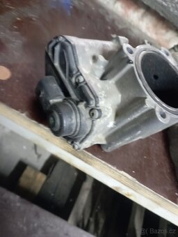 VW Golf IV škrtící klapka a AGR ventil - 3