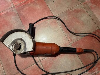 Úhlová bruska Black & Decker KG2000 - 3