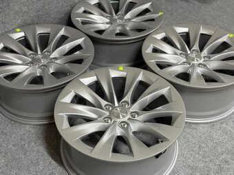 TESLA MODEL S R19 8J ET40 - 3
