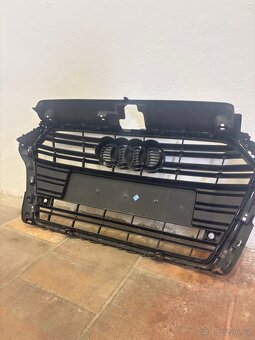 Originální maska (gril) Audi A3 8V – pěkný stav - 3