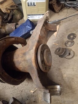 Uložení přední nápravy tatra 805 - 3