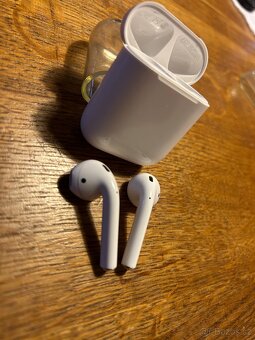 Apple AirPods 2 (2019) - 3