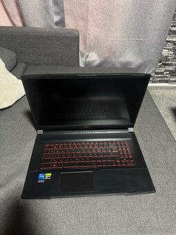 Herní notebook - MSI Katana 17 / RTX 2050 / 16GB RAM - 3