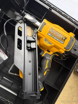 DeWALT DCN930P2 Aku hřebíkovačka (50 - 90 mm/18V/2x5,0Ah) ku - 3