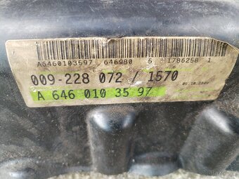 Vrchní kryt motoru Mercedes Vito W639 - 3