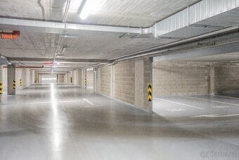 garážové stání Harfa P9 - 3