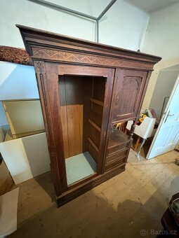 Starožitná skříň po restaurování - 3