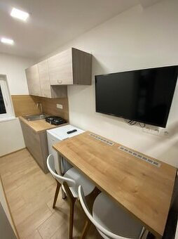 PRONÁJEM BYTU 1+KK, ULICE ŠTEFÁNIKOVA, ZLÍN - 3