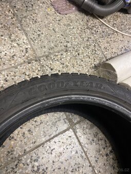 Goodyear 225/40 r18 zimní - 3