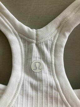 Luxusní bezešvé sportovní tílko/top americké zn. Lululemon - 3