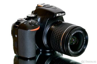 Nikon D5600 8 tis exp +18-55mm + 8GB TOP STAV - 3