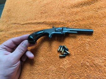 Historický revolver Smith & Wesson SA . 22short - 3