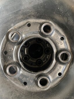 Slušné letní pneu 185/65 R15 na diskách oreg Mercedes 5x112 - 3