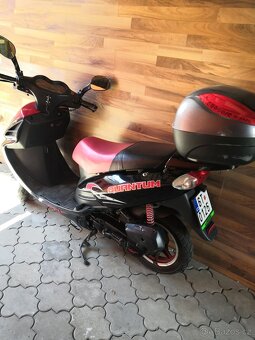 Skutr zipp 50ccm naj. Jen 3200tkm - 3