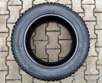 Nové zimní zátěžové pneumatiky Nokian 215/60R17C - 3