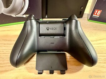 Prodám Xbox series X plus příslušenství - 3