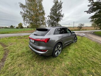Audi Etron 55 - 300kW, baterie 96kW, moznost rychlodobijeni - 3