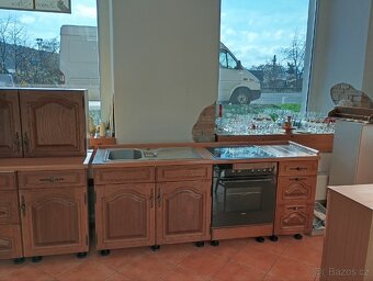 Rustikální kuchyňská linka/kuchyně dřevěná, masivní - 3