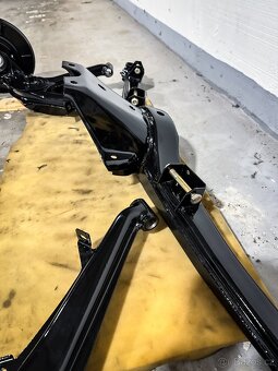 BMW e30 kotoučová náprava - 3