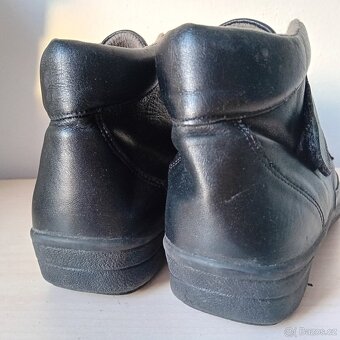 kožené důchodky č. 38,5    zn. Jade - 3