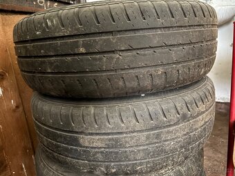 195/65 R15 - 3