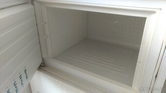 kuchyňská linka délka 3m vestavena lednice z mrazakem - 3