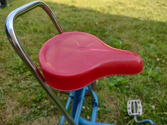 Dětská retro tříkolka v pěkném funkčním stavu. - 3