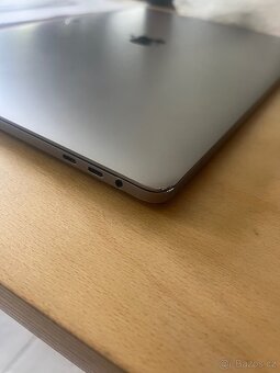 MacBook Pro 15" (2016) – i7, 16 GB RAM, 256 GB SSD - 3