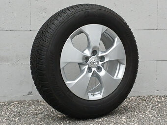 Pěkná zimní orig alu Toyota RAV4 225/65/17 Bridgestone 8mm - 3