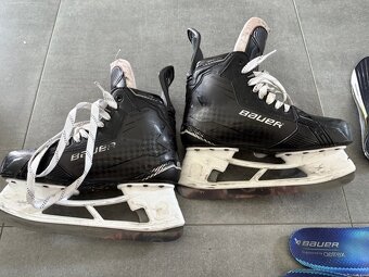 Prodám hokejové brusle Bauer Supreme Shadow SR - 3
