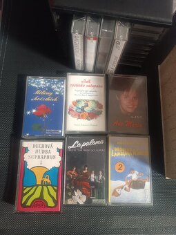 MC kazety se stojánkem - 3