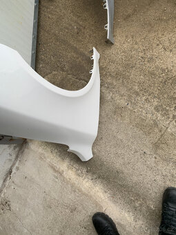 predni blatnik skoda octavia 2 II pravy 1026 bily - 3