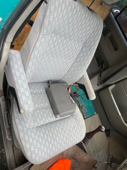 VW T4 multivan na dily - lavice, kapitanske sedacky, tapce - 3