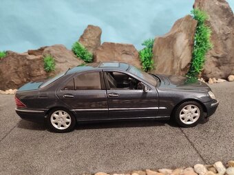Prodám model 1:18 Mercedes Benz S class w220 facelift - 3