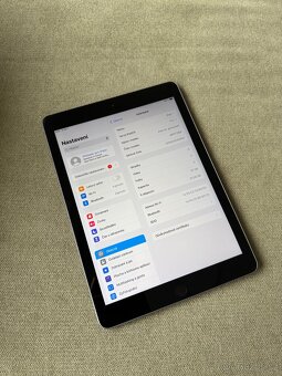 Apple iPad 6. gen 32gb černý, baterie 92% - 3